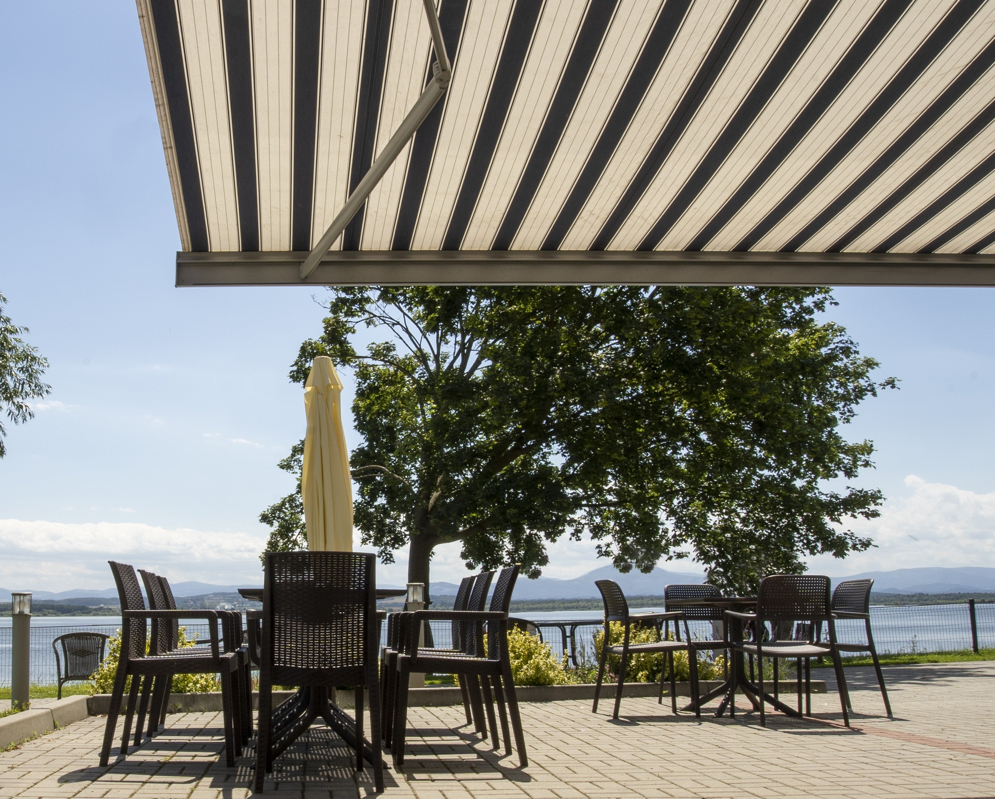 Store banne Corsica semi-coffre