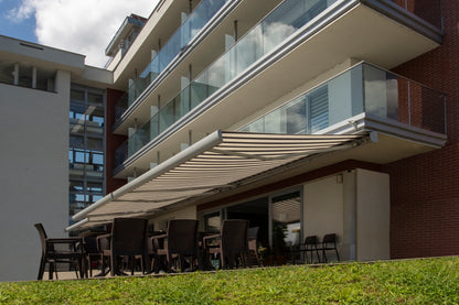 Store banne Corsica semi-coffre